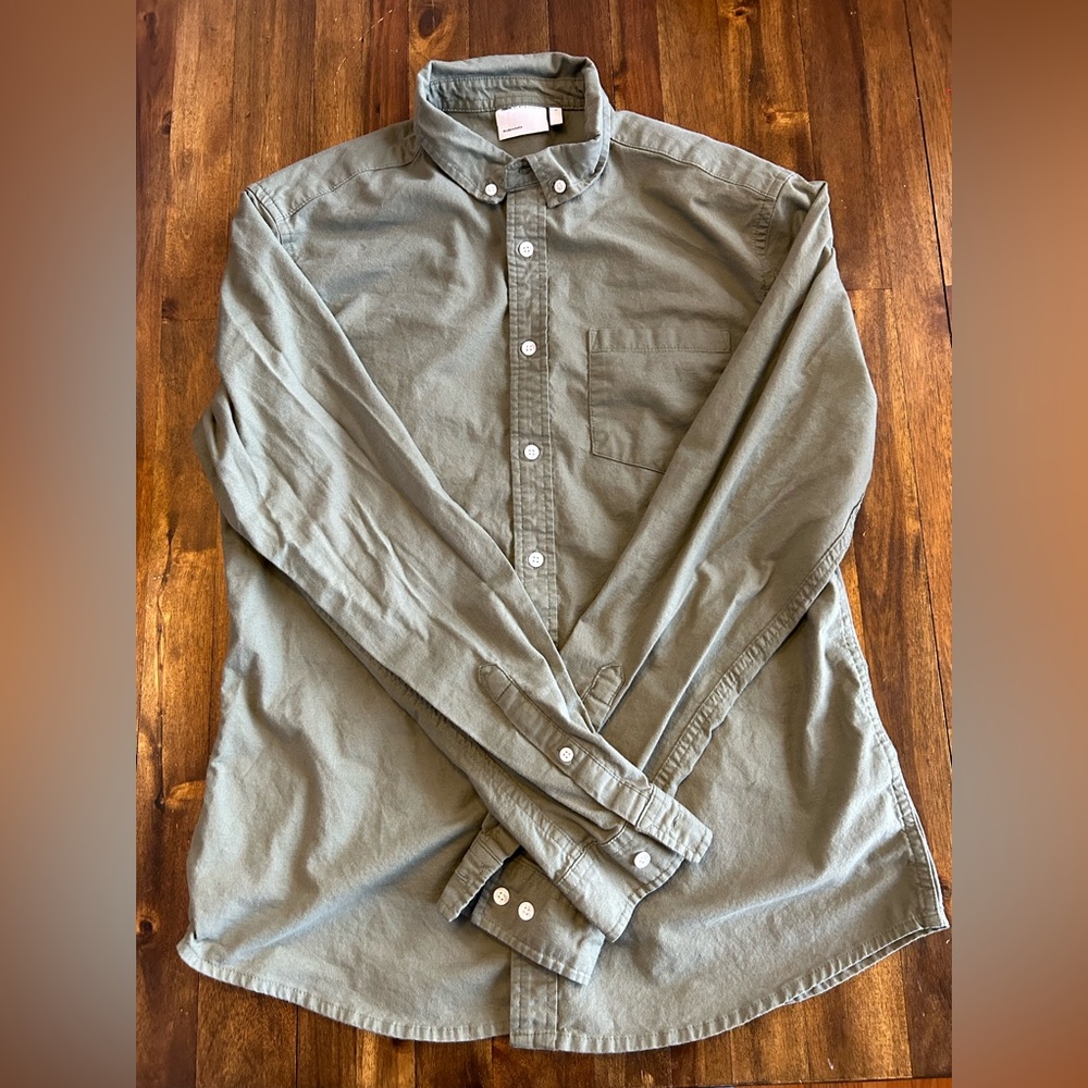 Men’s ASOS oxford shirt in khaki. Size L. Slim fit.